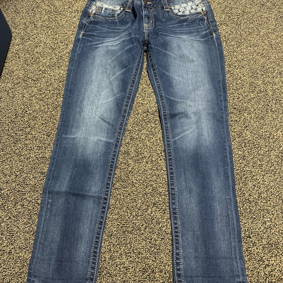 Miss Me Jeans W31 Stylish Blue Jeans with Embroidered Pockets- NWT - Picture 2 of 4